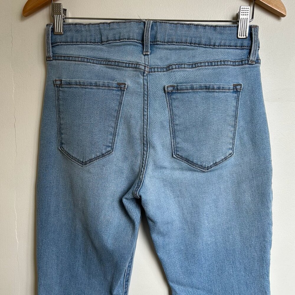 Old Navy Mid-Rise Wow Boot-Cut Jeans Size 8 Short Light Wash Denim - Picture 8 of 9